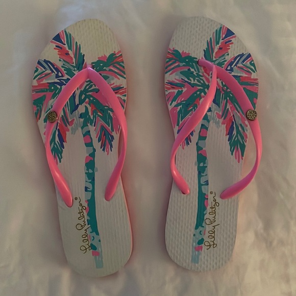 Lilly Pulitzer Shoes - NWOT Lilly Pulitzer Tropical Palm Print Flip Flops